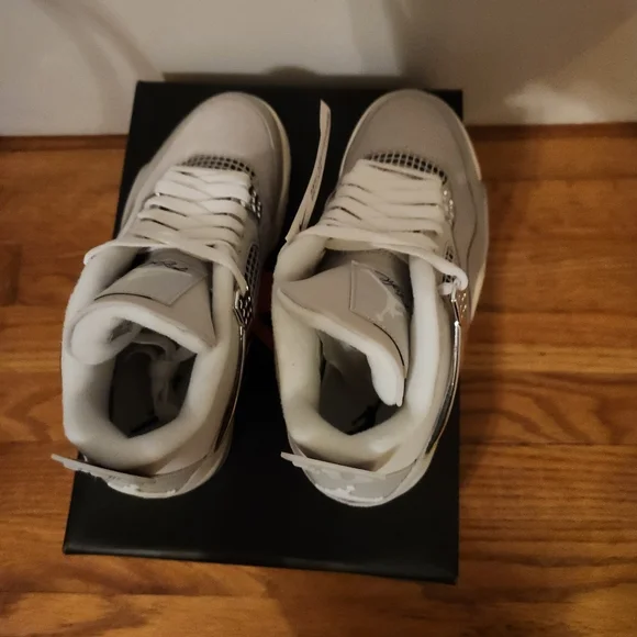 Jordan 4 Retro - Frozen Moments